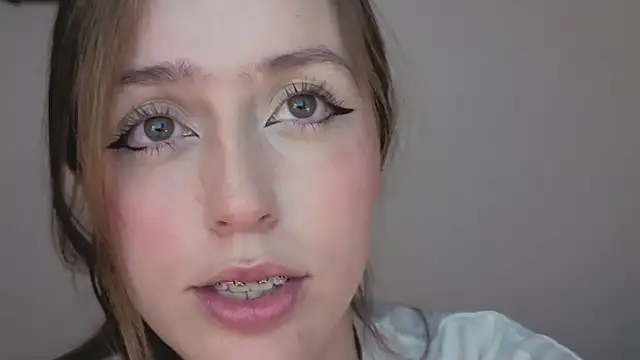 Snapshot of SofiaGc chatting on 10.18.25 SofiaGc online show from 10.18.25