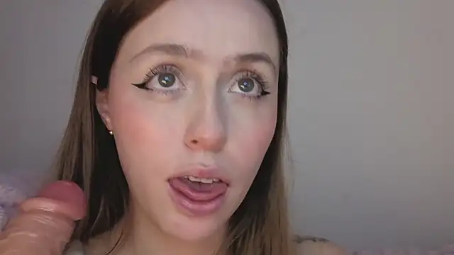 Snapshot of SofiaGc chatting on 10.27.25 SofiaGc online show from 10.27.25