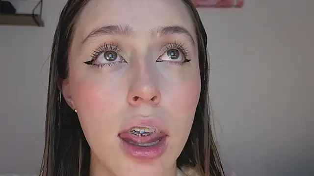 Snapshot of SofiaGc chatting on 11.04.25 SofiaGc online show from 11.04.25