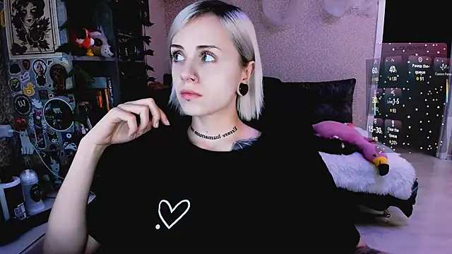 NaniMoore online show from 11.06.25