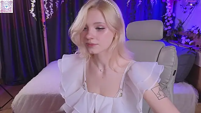 Snapshot of Moonlight_Mia chatting on 06.26.26 Moonlight Mia online show from 06.26.26