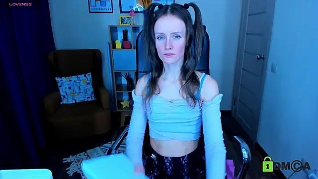 Snapshot of FrancescaCollins chatting on 03.04.25 FrancescaCollins online show from 03.04.25