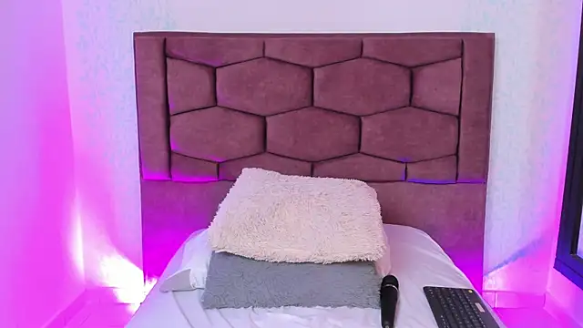 Snapshot of Eva_ritz chatting on 12.15.24 Eva ritz online show from 12.15.24