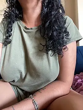 Snapshot of Indianbutter11 chatting on 03.01.25 Indianbutter11 online show from 03.01.25