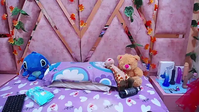 Emmily Walker online show from 12.18.24