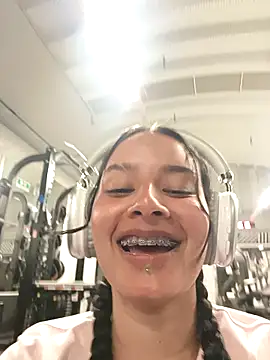 Snapshot of _vaness chatting on 12.30.24 vaness online show from 12.30.24