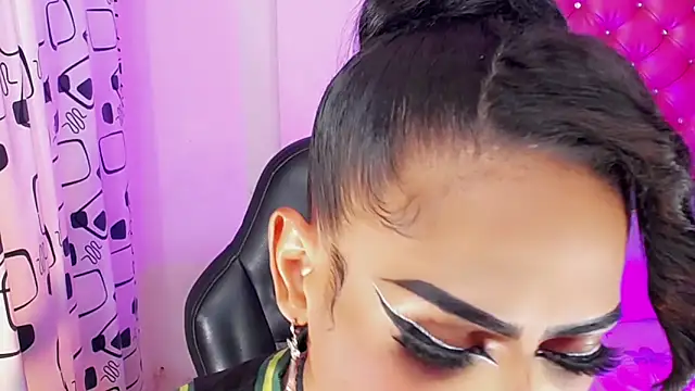 Snapshot of Aslhy_Goddessx chatting on 10.03.25 Aslhy Goddessx online show from 10.03.25