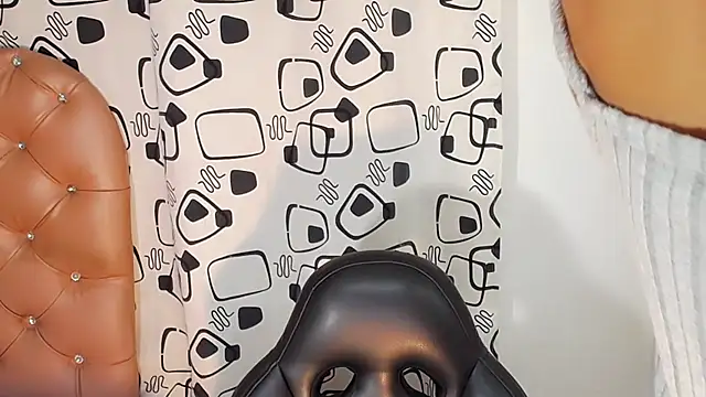 Snapshot of Aslhy_Goddessx chatting on 11.30.25 Aslhy Goddessx online show from 11.30.25