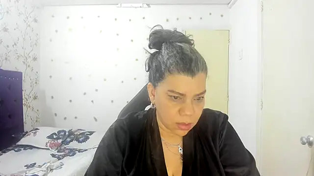 Snapshot of vikyadams chatting on 05.12.26 vikyadams online show from 05.12.26