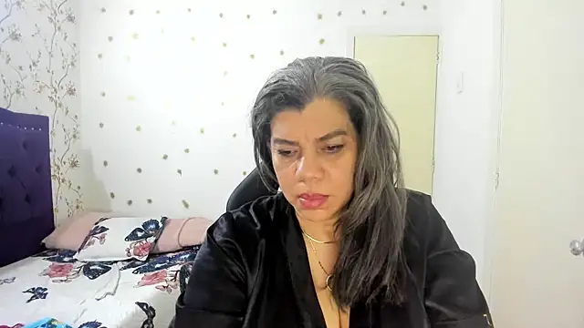 Snapshot of vikyadams chatting on 05.25.26 vikyadams online show from 05.25.26