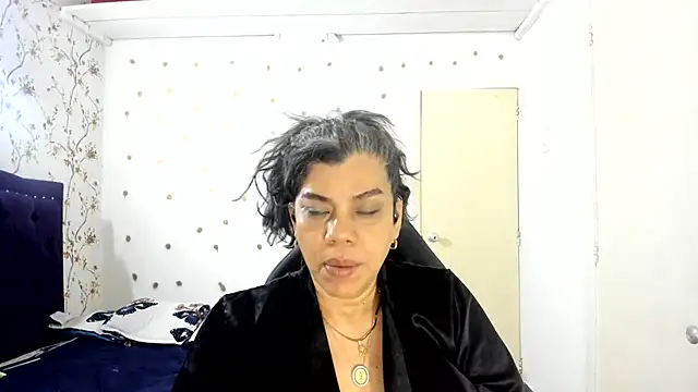 Snapshot of vikyadams chatting on 06.25.26 vikyadams online show from 06.25.26