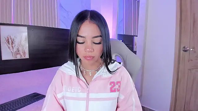 Snapshot of Violet_spencer chatting on 01.18.25 Violet spencer online show from 01.18.25