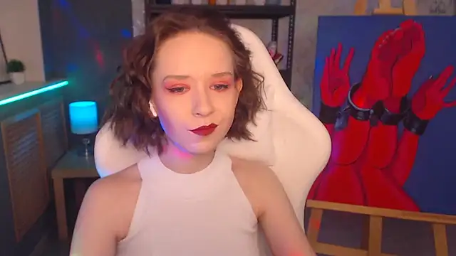 Snapshot of FascinatingEyess chatting on 12.18.24 FascinatingEyess online show from 12.18.24