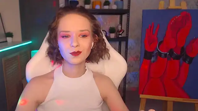 Snapshot of FascinatingEyess chatting on 12.21.24 FascinatingEyess online show from 12.21.24