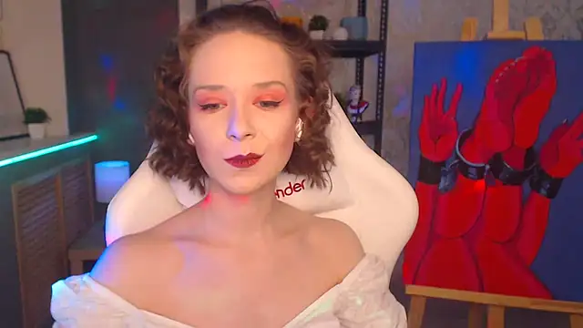 Snapshot of FascinatingEyess chatting on 12.22.24 FascinatingEyess online show from 12.22.24