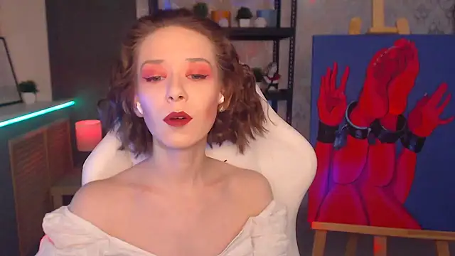 Snapshot of FascinatingEyess chatting on 12.30.24 FascinatingEyess online show from 12.30.24