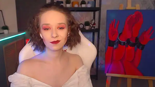 Snapshot of FascinatingEyess chatting on 12.30.24 FascinatingEyess online show from 12.30.24