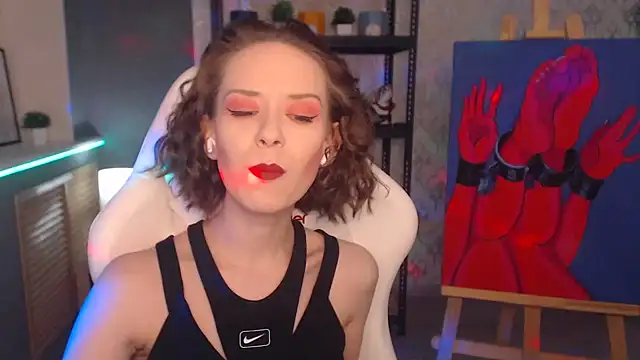 Snapshot of FascinatingEyess chatting on 01.04.25 FascinatingEyess online show from 01.04.25