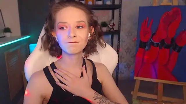 Snapshot of FascinatingEyess chatting on 01.06.25 FascinatingEyess online show from 01.06.25