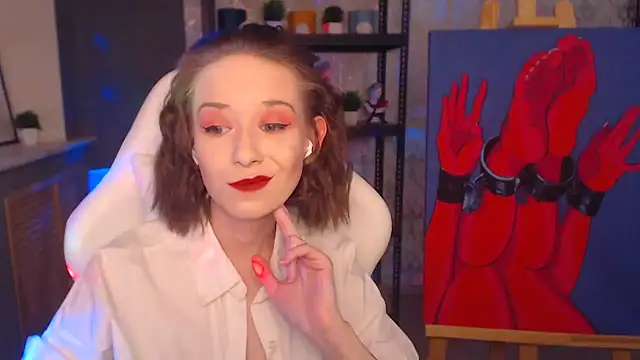 Snapshot of FascinatingEyess chatting on 01.18.25 FascinatingEyess online show from 01.18.25