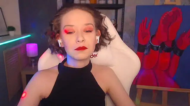 Snapshot of FascinatingEyess chatting on 02.11.25 FascinatingEyess online show from 02.11.25