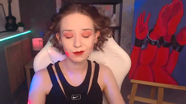 Snapshot of FascinatingEyess chatting on 03.19.25 FascinatingEyess online show from 03.19.25