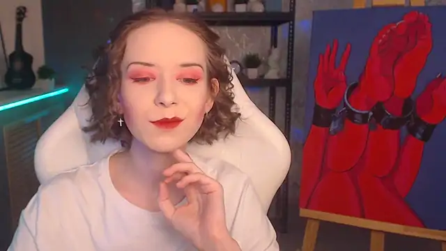 Snapshot of FascinatingEyess chatting on 09.28.25 FascinatingEyess online show from 09.28.25