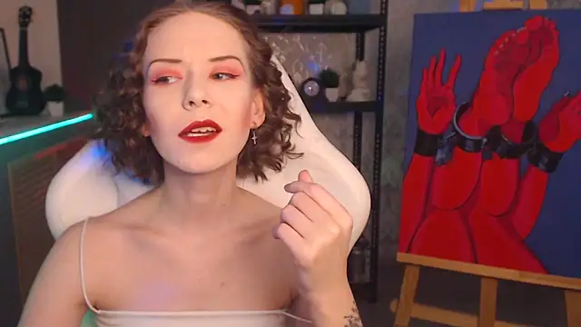 Snapshot of FascinatingEyess chatting on 10.12.25 FascinatingEyess online show from 10.12.25