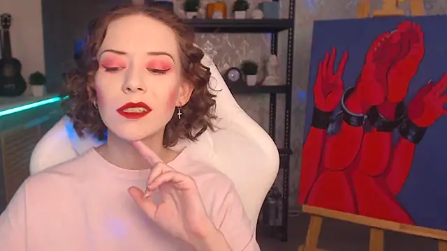 Snapshot of FascinatingEyess chatting on 10.31.25 FascinatingEyess online show from 10.31.25