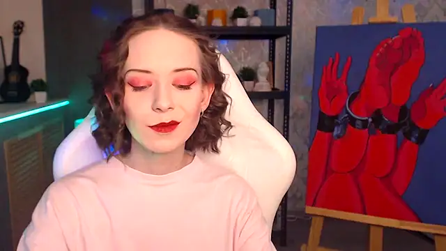 Snapshot of FascinatingEyess chatting on 11.17.25 FascinatingEyess online show from 11.17.25