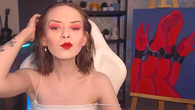 Snapshot of FascinatingEyess chatting on 11.18.25 FascinatingEyess online show from 11.18.25