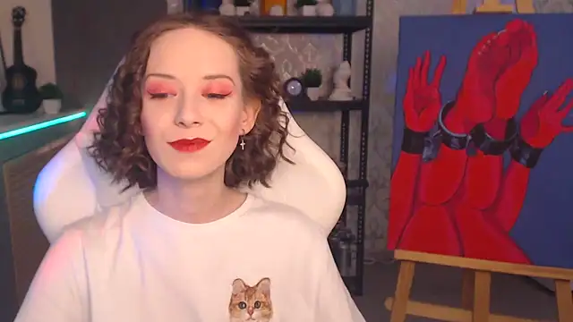 Snapshot of FascinatingEyess chatting on 11.25.25 FascinatingEyess online show from 11.25.25