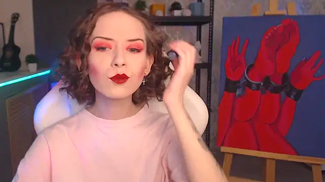 Snapshot of FascinatingEyess chatting on 11.26.25 FascinatingEyess online show from 11.26.25