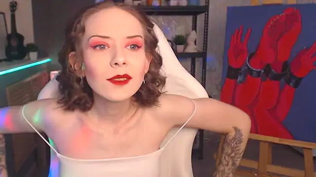 Snapshot of FascinatingEyess chatting on 11.27.25 FascinatingEyess online show from 11.27.25