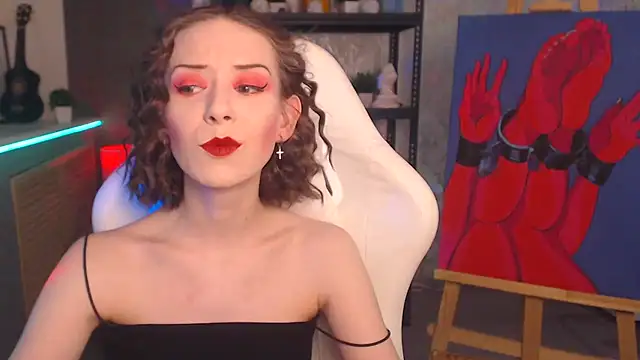 Snapshot of FascinatingEyess chatting on 11.30.25 FascinatingEyess online show from 11.30.25