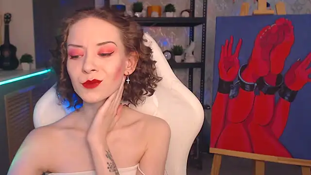 Snapshot of FascinatingEyess chatting on 12.15.25 FascinatingEyess online show from 12.15.25