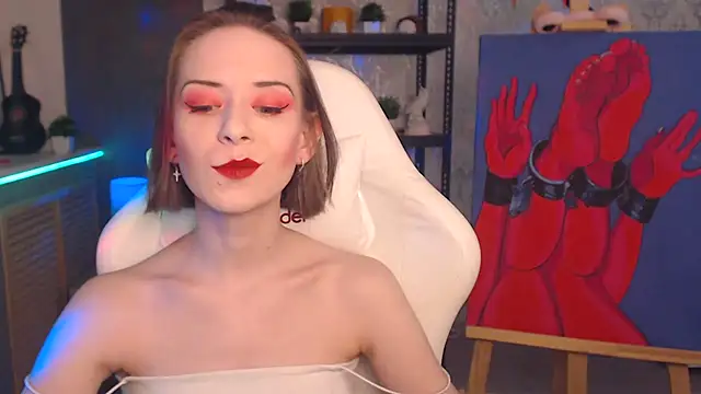 Snapshot of FascinatingEyess chatting on 12.22.25 FascinatingEyess online show from 12.22.25