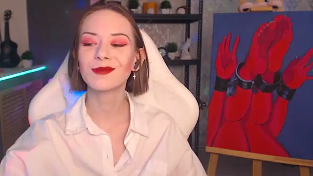 Snapshot of FascinatingEyess chatting on 12.23.25 FascinatingEyess online show from 12.23.25