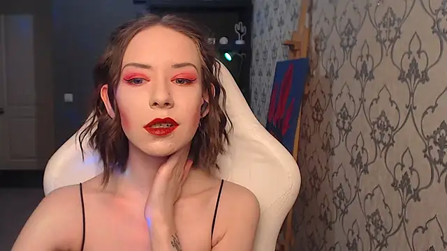 Snapshot of FascinatingEyess chatting on 04.19.26 FascinatingEyess online show from 04.19.26