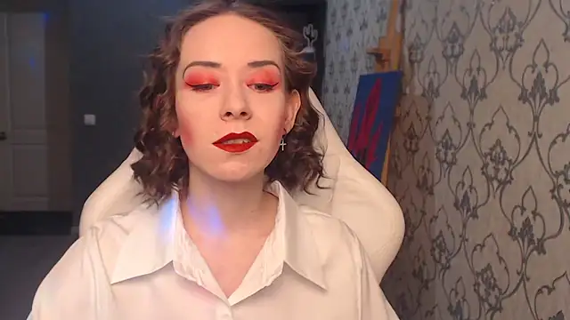 Snapshot of FascinatingEyess chatting on 05.27.26 FascinatingEyess online show from 05.27.26