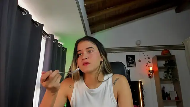 taniasweetxx online show from 12.06.24