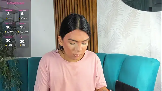 yossi peach cute online show from 12.02.25