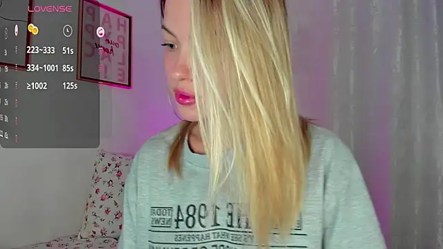 Snapshot of damn_cutie chatting on 03.19.25 damn cutie online show from 03.19.25