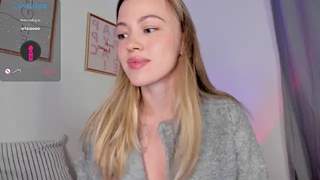 Snapshot of damn_cutie chatting on 11.16.25 damn cutie online show from 11.16.25