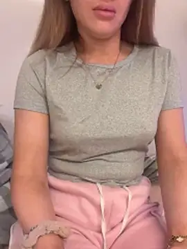 Snapshot of Holly-Glamour chatting on 11.23.25 Holly-Glamour online show from 11.23.25