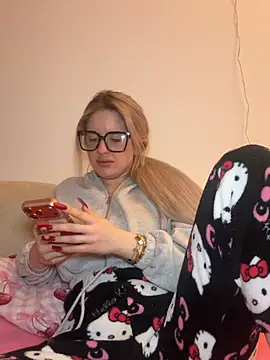 Snapshot of Holly-Glamour chatting on 02.07.26 Holly-Glamour online show from 02.07.26