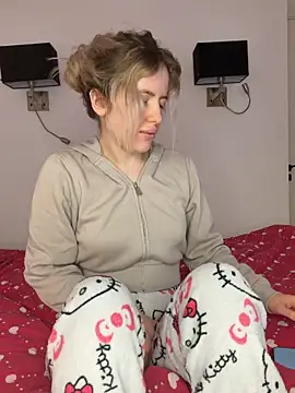 Holly-Glamour online show from 04.12.26