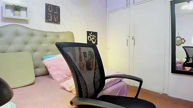 Antonella Montanari online show from 10.19.25