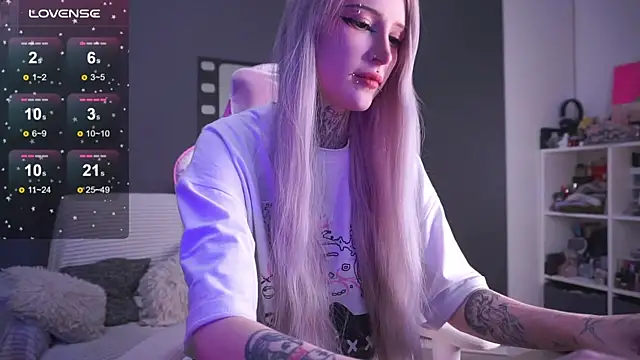 Snapshot of fraulein_mooon chatting on 01.12.26 fraulein mooon online show from 01.12.26