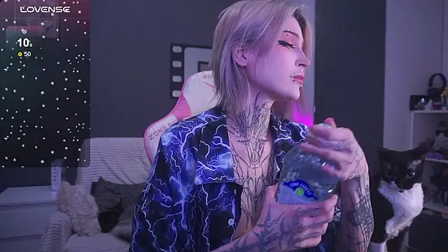 Snapshot of fraulein_mooon chatting on 02.06.26 fraulein mooon online show from 02.06.26